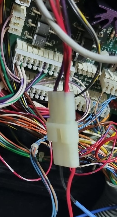 Disconnect knocker connector